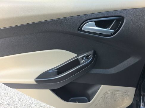 Used 2014 Ford Focus SE FWD image 18