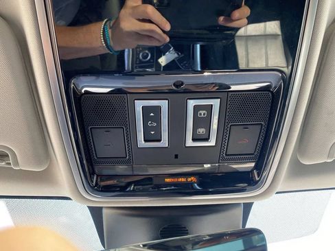 Used 2019 Land Rover Range Rover Sport HSE AWD/4WD image 17