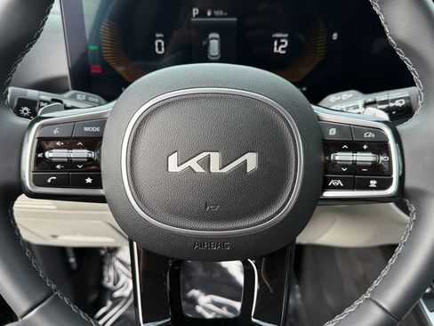 Certified 2025 Kia Sorento EX image 22