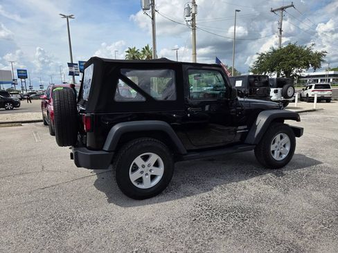 Used 2017 Jeep Wrangler Sport w/ Connectivity Group AWD/4WD image 13