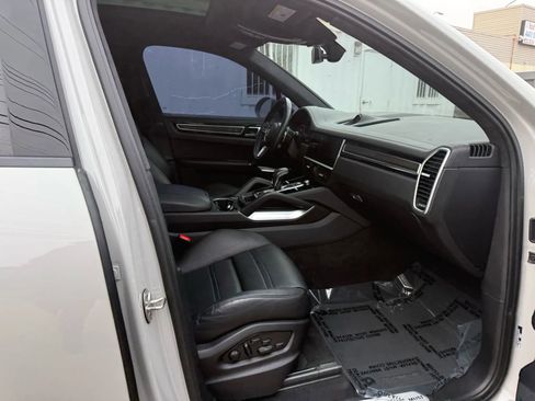Used 2023 Porsche Cayenne Turbo w/ Premium Package Plus image 29