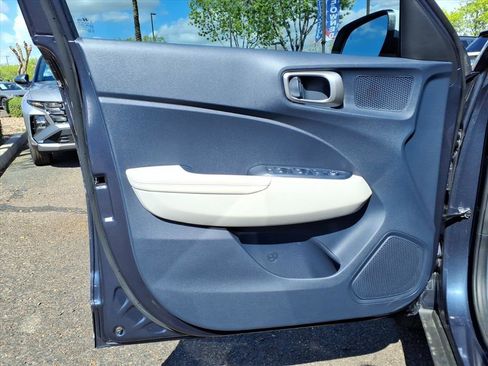 Certified 2025 Hyundai Venue Limited image 18