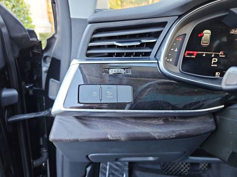 Used 2022 Audi Q8 Premium w/ Convenience Package image 13