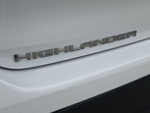 Certified 2024 Toyota Highlander XLE image 51