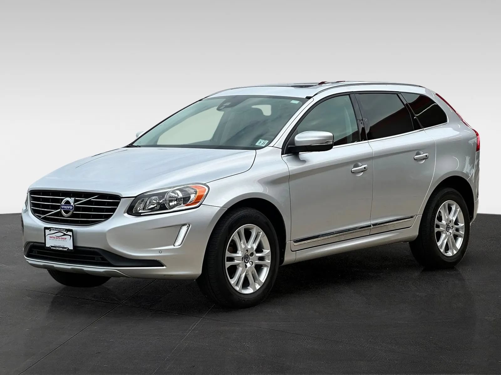 Used 2016 Volvo XC60 T5 Premier w/ Protection Package AWD/4WD image 3