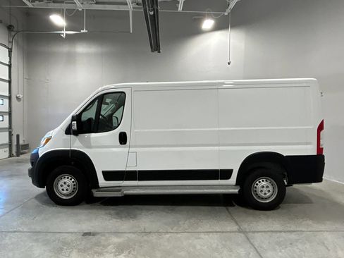 Used 2025 RAM ProMaster 2500 w/ U-Haul Equipment Group FWD image 9