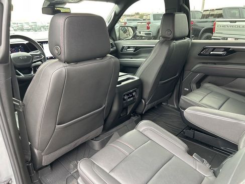 Used 2025 Chevrolet Suburban RST w/ Comfort Package image 42