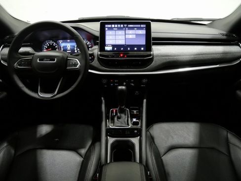 Used 2024 Jeep Compass Latitude image 10