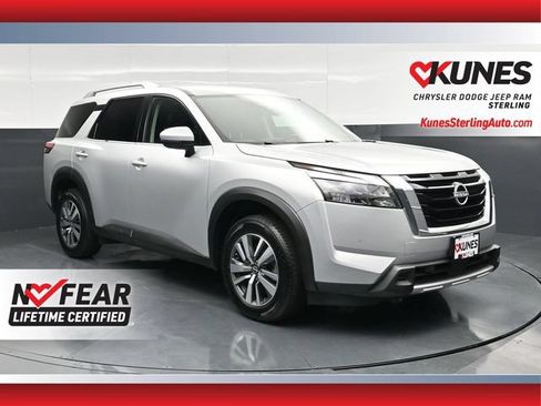 Used 2025 Nissan Pathfinder SL FWD image 1