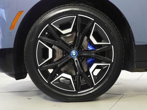 Used 2024 BMW iX xDrive50 w/ Sport Package AWD/4WD image 5