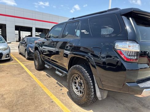 Used 2019 Toyota 4Runner TRD Off-Road Premium AWD/4WD image 4