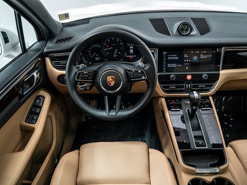 Used 2025 Porsche Macan image 14