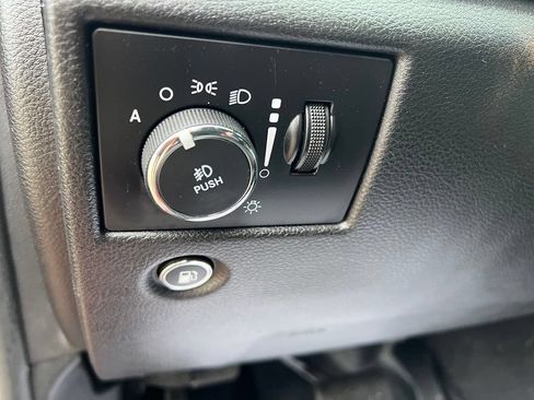 Used 2020 Jeep Grand Cherokee Altitude AWD/4WD image 32