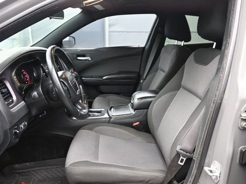 Used 2018 Dodge Charger SXT w/ Blacktop Package image 6