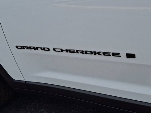 Certified 2023 Jeep Grand Cherokee Altitude AWD/4WD image 35