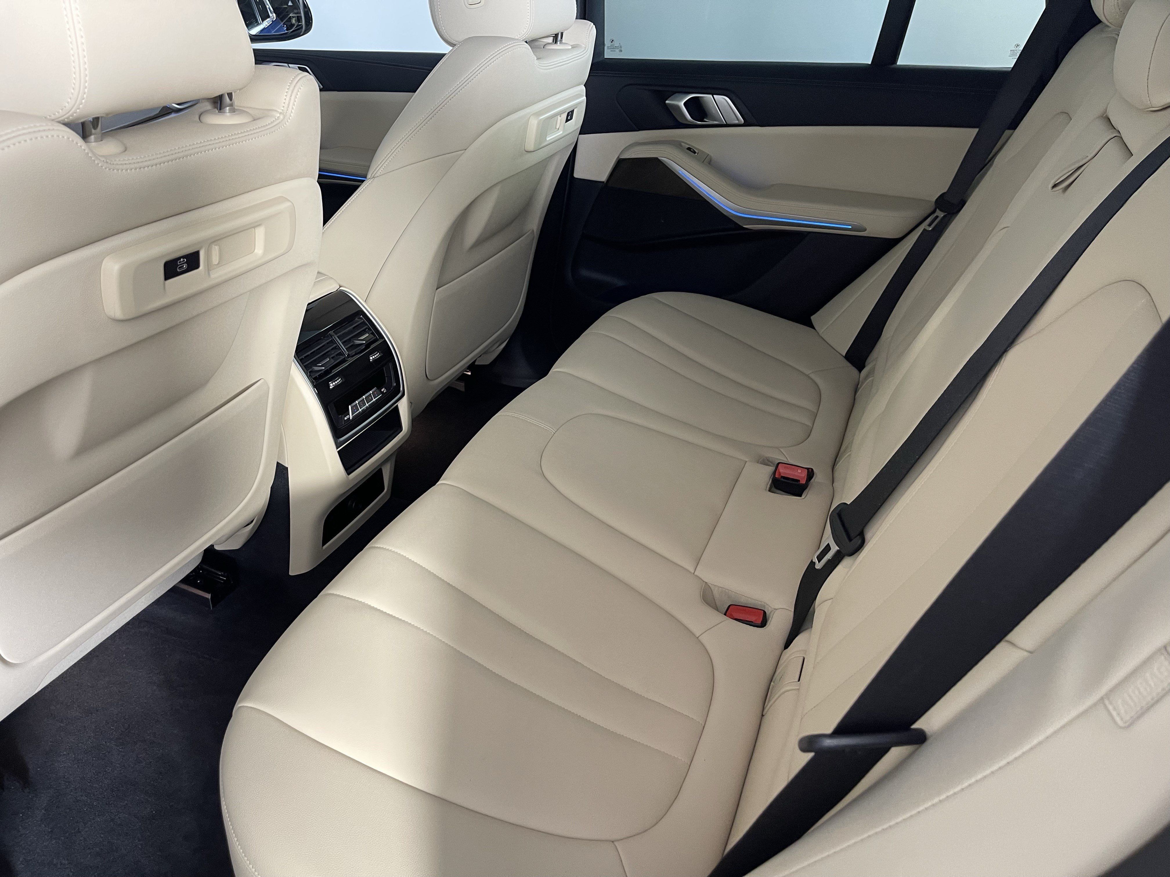 Certified 2022 BMW X5 xDrive45e w/ Premium Package AWD/4WD image 17