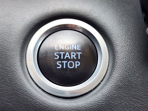 Used 2021 Toyota Highlander Limited FWD image 19
