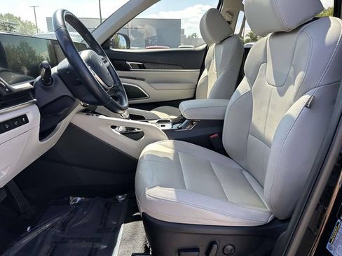Used 2023 Kia Telluride EX w/ EX Captain's Chair Package AWD/4WD image 14
