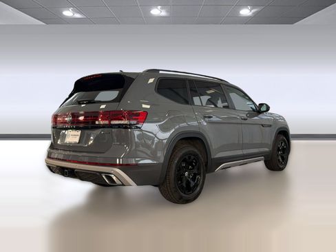 Used 2024 Volkswagen Atlas Peak Edition SEL AWD/4WD image 9