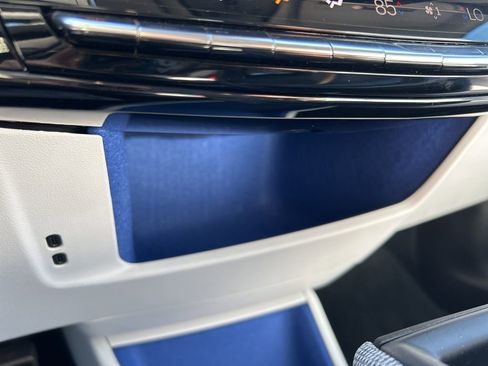 Used 2025 Cadillac Optiq Luxury 1 image 32