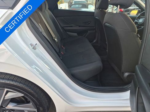 Used 2025 Hyundai Elantra SEL image 31