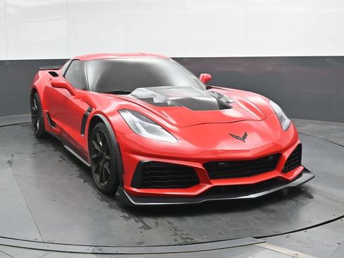 Used 2016 Chevrolet Corvette Z06 w/ 3LZ Preferred Equipment Group RWD image 4