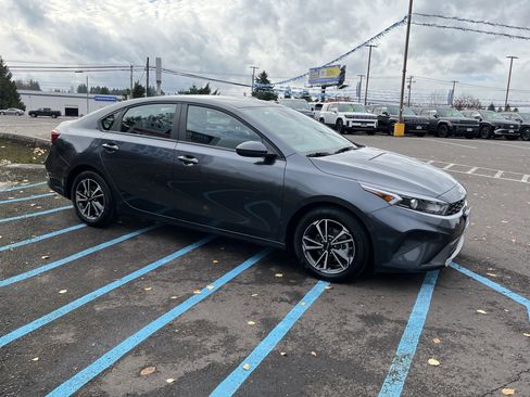 Used 2024 Kia Forte LXS image 7