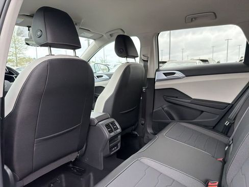 New 2026 Volkswagen Taos SE FWD image 12