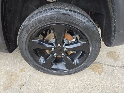 Used 2023 Jeep Grand Cherokee Altitude AWD/4WD image 20