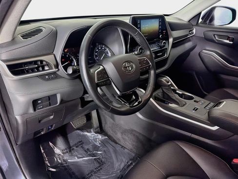 Used 2021 Toyota Highlander XLE FWD image 10