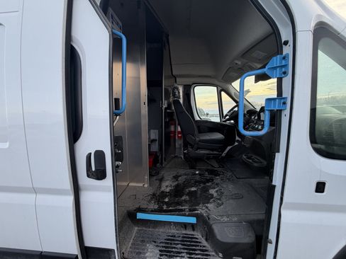 Used 2024 RAM ProMaster 3500 w/ Delivery Van Package image 11