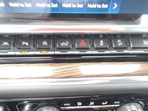 Used 2022 Chevrolet Silverado 1500 LT Trail Boss w/ LT Trail Boss Premium Package image 36