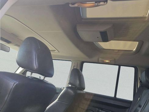 Used 2009 Jeep Commander Limited image 10