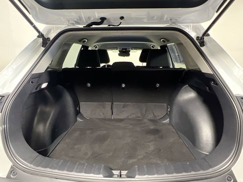 Used 2024 Toyota Corolla Cross LE image 34