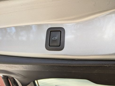 Used 2017 Toyota Highlander XLE image 29