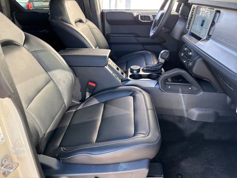 New 2025 Ford Bronco Outer Banks w/ Sasquatch Package image 19