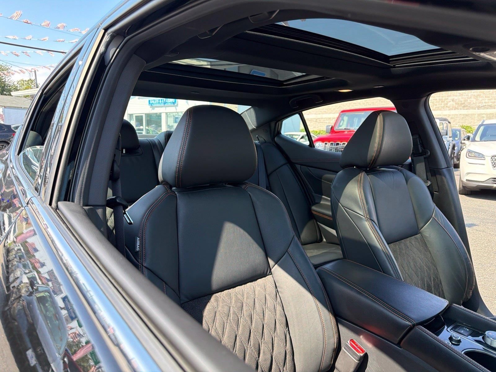 Used 2021 Nissan Maxima SR w/ Sport Mat Group FWD image 15