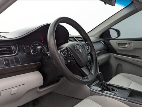 Used 2015 Toyota Camry LE image 23