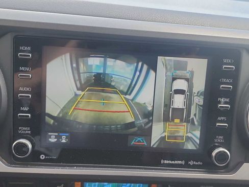 Used 2020 Toyota Tacoma TRD Off-Road AWD/4WD image 18