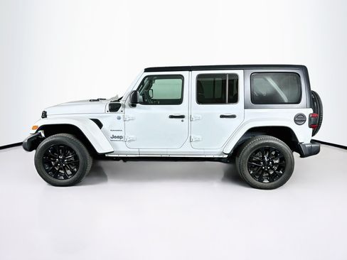 Used 2023 Jeep Wrangler Unlimited Sahara w/ Cold Weather Group AWD/4WD image 4