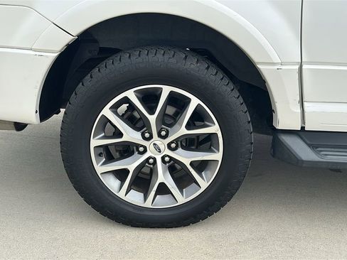 Used 2017 Ford Expedition EL XLT w/ Equipment Group 202A RWD image 16