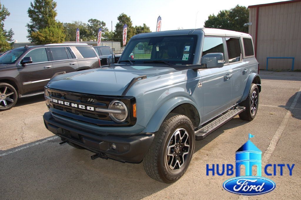 Used 2024 Ford Bronco Outer Banks AWD/4WD image 1