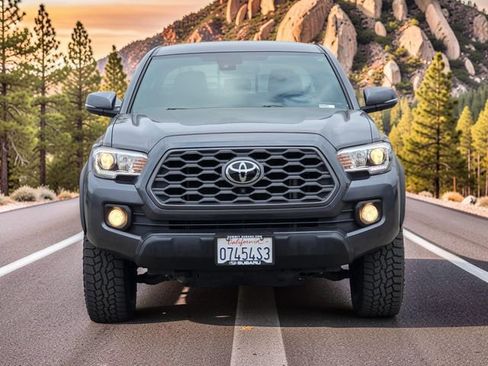 Used 2023 Toyota Tacoma TRD Off-Road w/ Advanced Technology Package AWD/4WD image 3