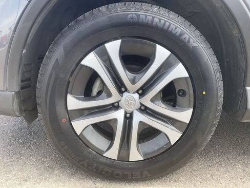 Used 2018 Toyota RAV4 LE w/ All Weather Liner Package image 10