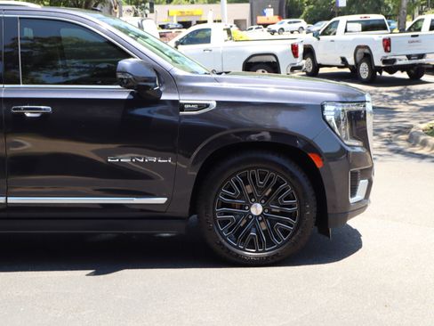 Used 2023 GMC Yukon Denali w/ Denali Reserve Package AWD/4WD image 11