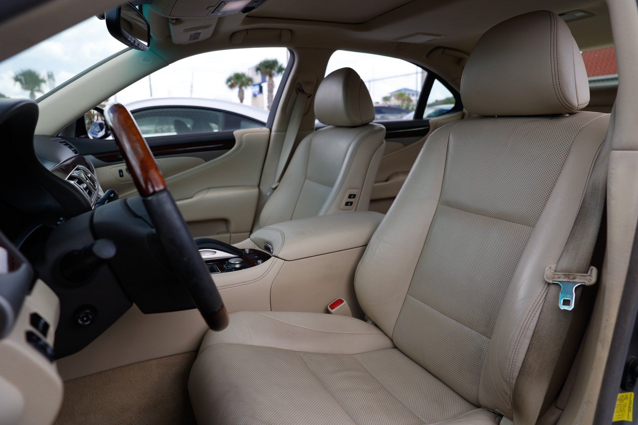 Used 2016 Lexus LS 460 w/ Comfort Package RWD image 10