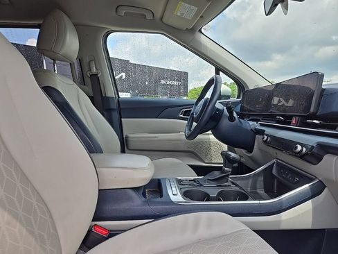 Certified 2025 Kia Carnival EX FWD image 34