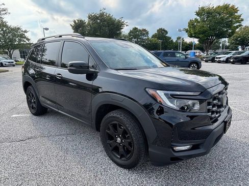 Used 2023 Honda Passport TrailSport image 3