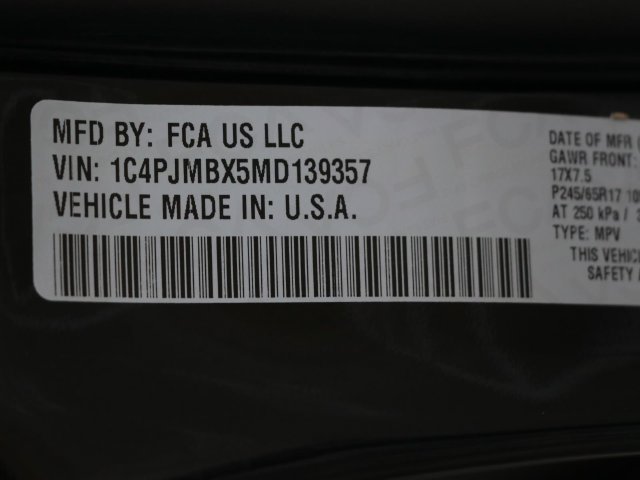 Used 2021 Jeep Cherokee Trailhawk AWD/4WD image 32