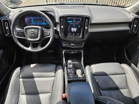 Certified 2023 Volvo XC40 B5 Plus w/ Protection Package Premier AWD/4WD image 19